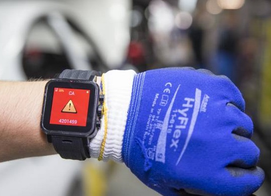 Smartwatch supports assembly work
