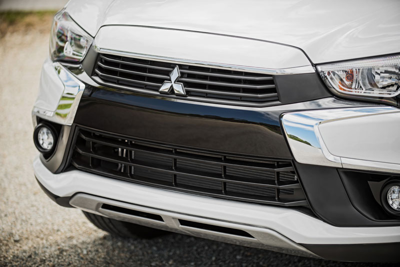2016 Mitusbishi Outlander Sport - grille closeup
