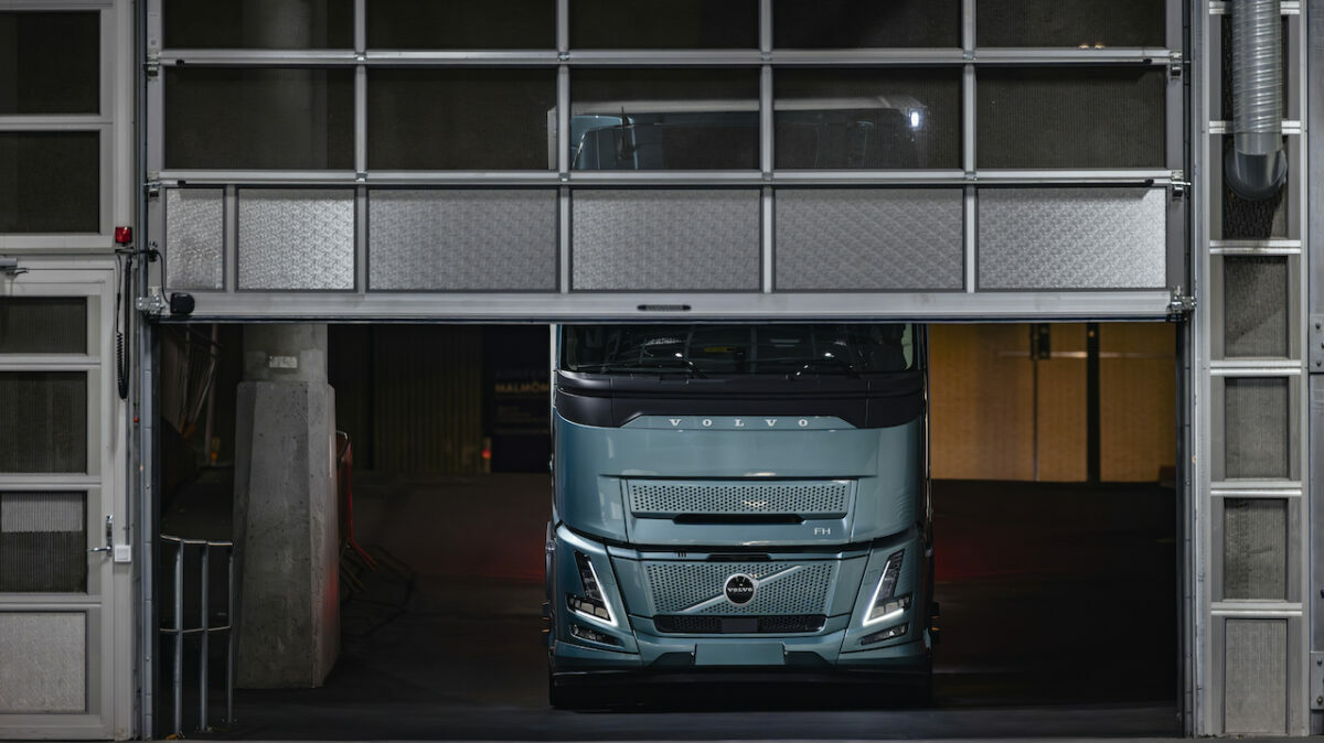 Geely signs €2.4bn refinancing loan for Volvo Trucks stake