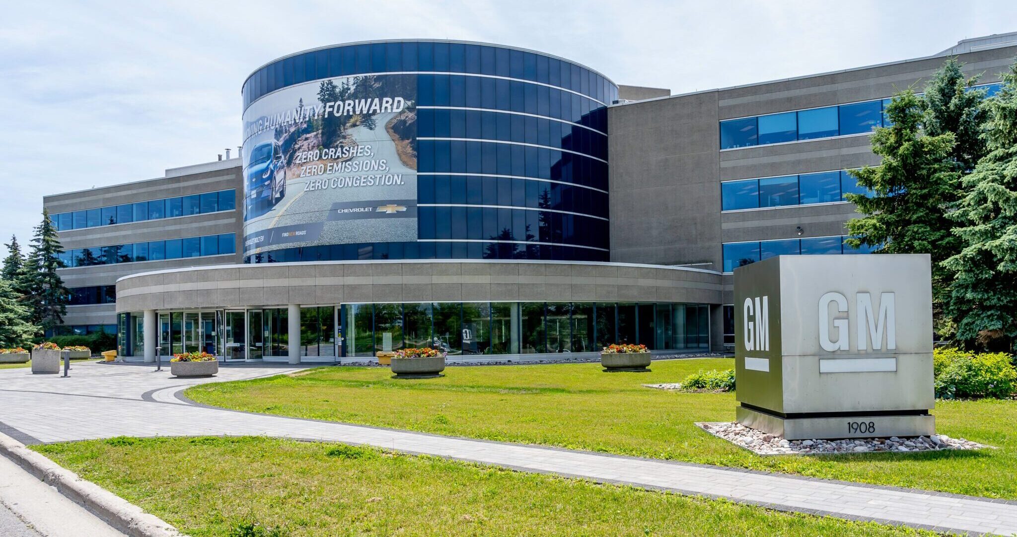 GM cuts 500 Canada jobs, moves production back to US