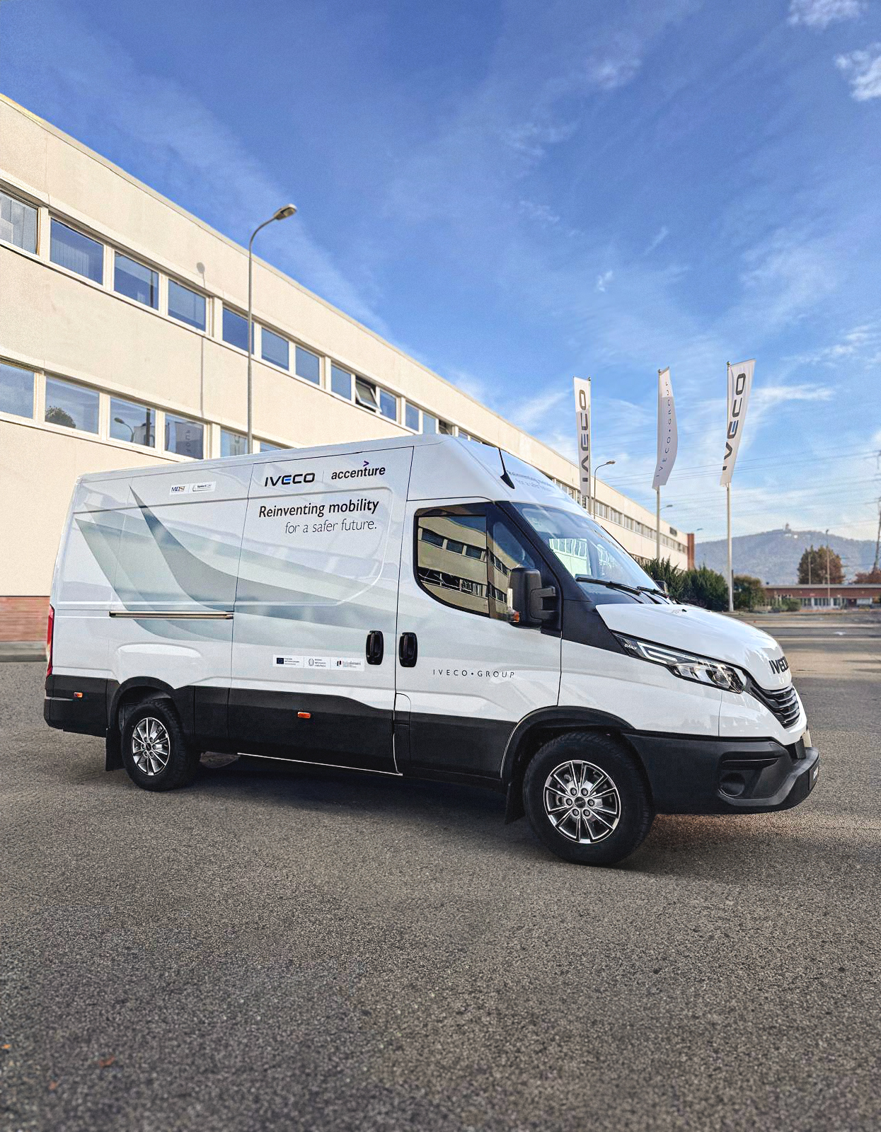 Iveco tests vehicle-to-everything software on eDaily van | Automotive World