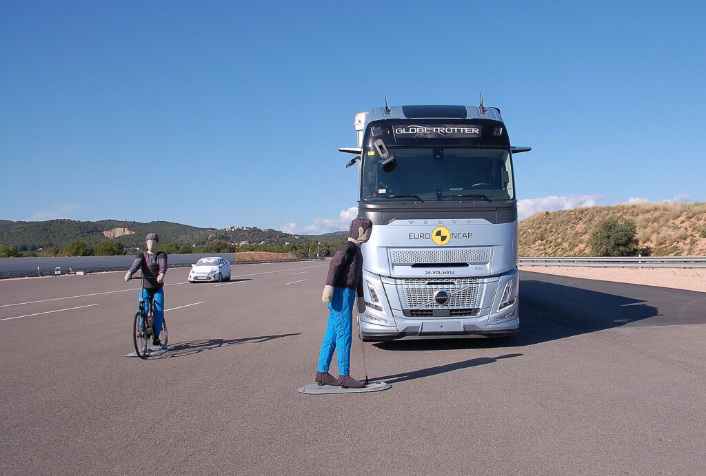 Scania and Volvo earn five stars in Euro NCAP tests插图1