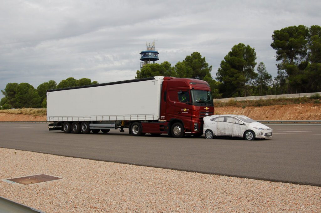 Scania and Volvo earn five stars in Euro NCAP tests插图2