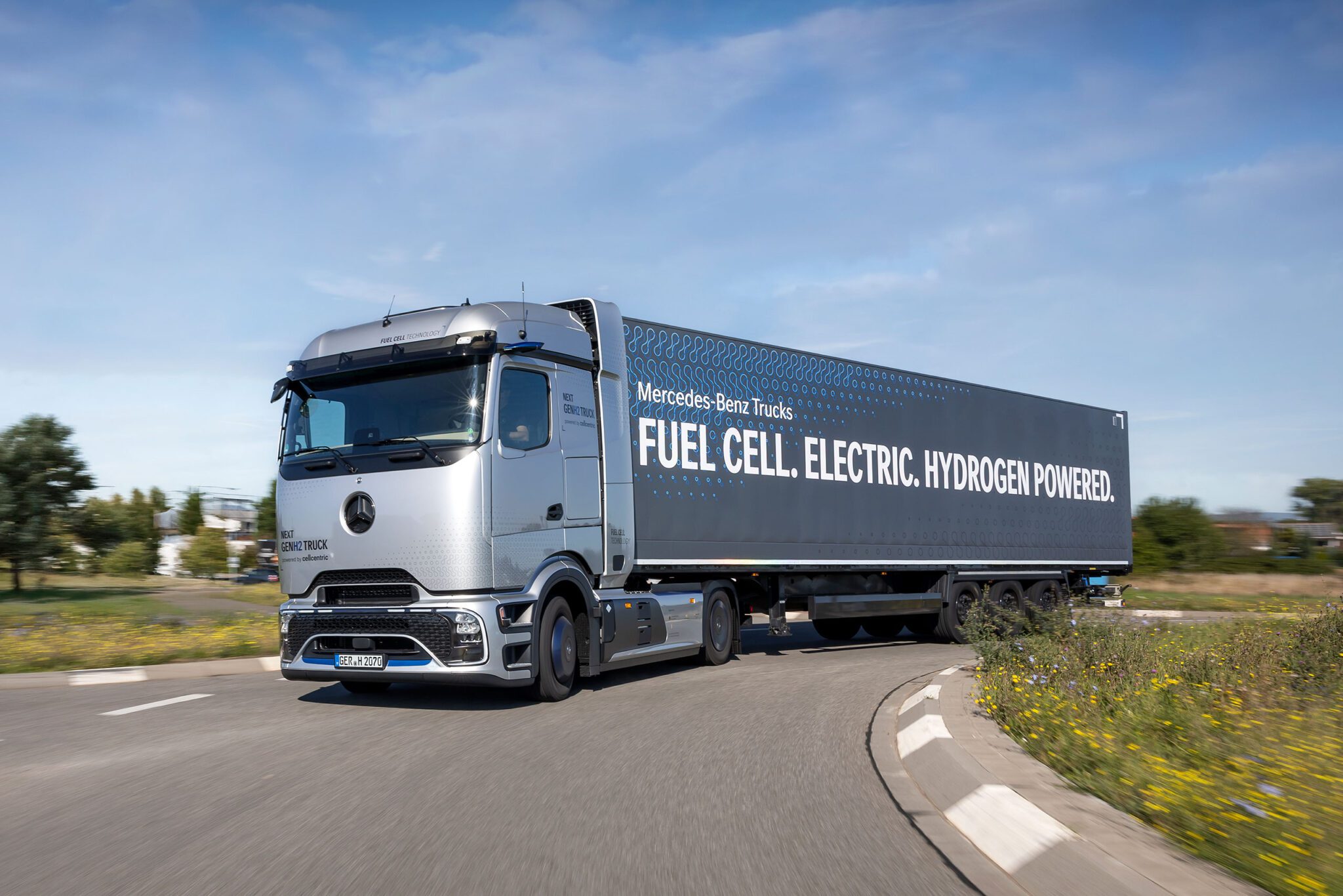 Daimler Truck unveils NextGenH2 hydrogen truck