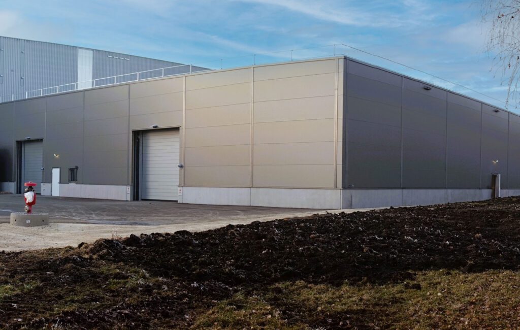 Daimler Buses opens remanufacturing logistics hub插图