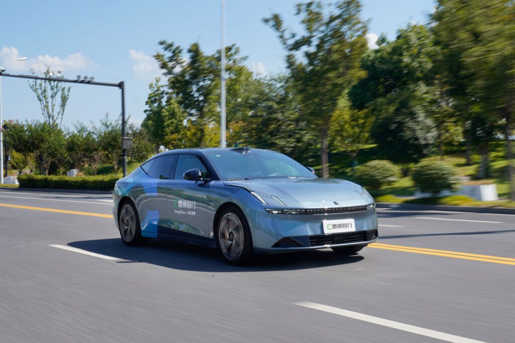 Geely’s CaoCao hits 100-vehicle robotaxi milestone插图