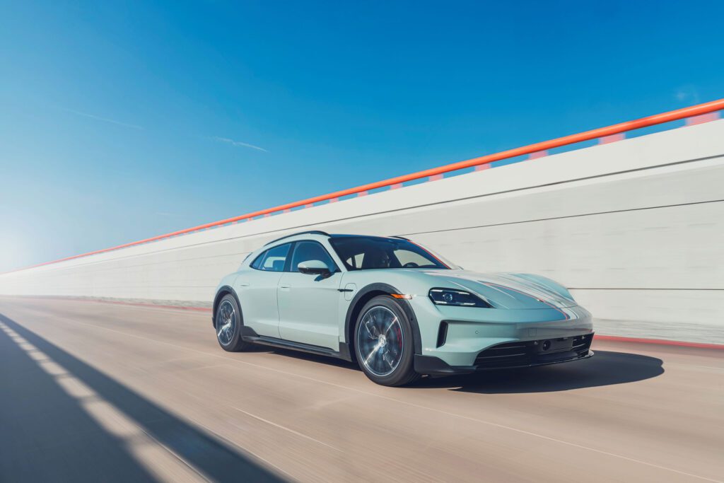 Porsche Taycan wins Canadian Electric Car of the Year插图