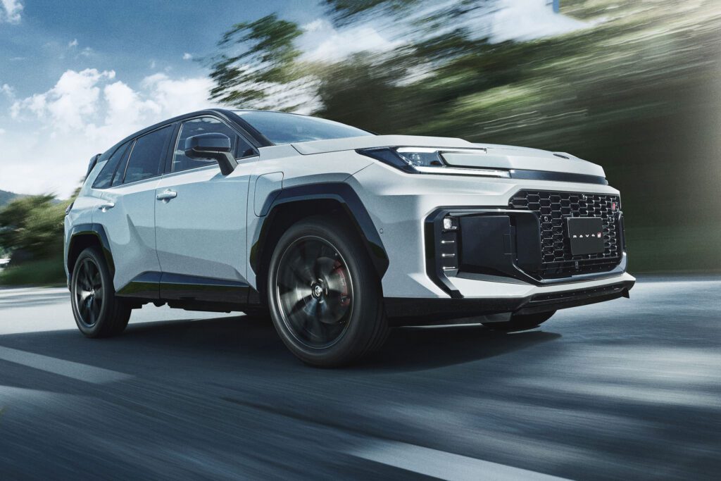 Toyota launches RAV4 PHEV in Japan with 150km EV range插图