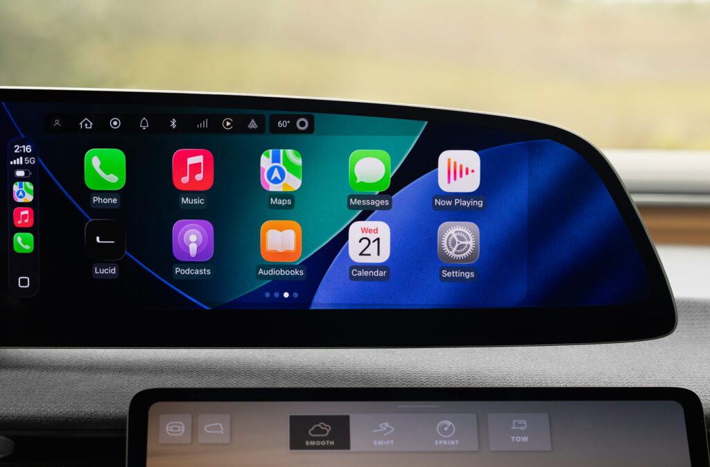 Lucid Gravity gains CarPlay and Android Auto via OTA update插图