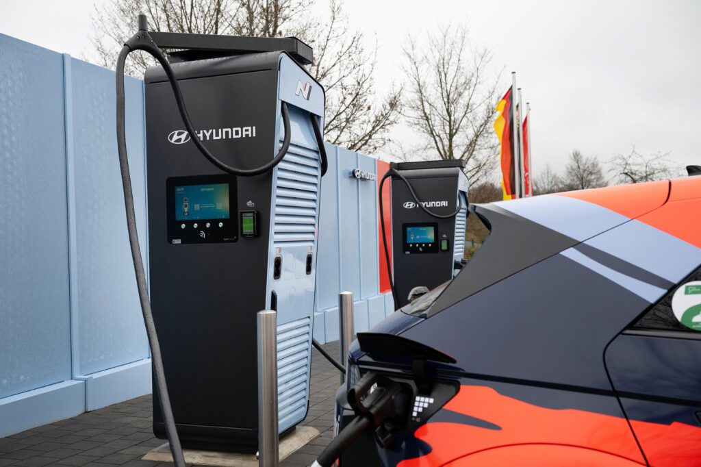 Hyundai expands performance EV charging network to Nürburgring插图1