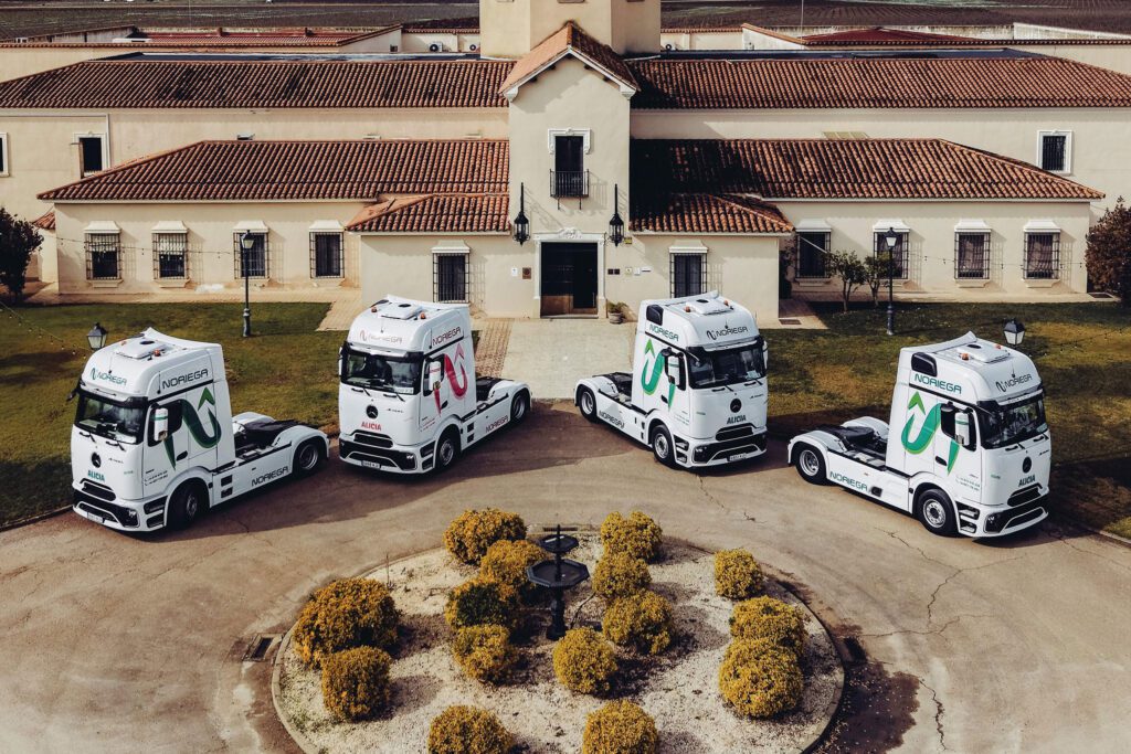 Transnoriega takes 27 Actros trucks in Mercedes-Benz fleet deal插图