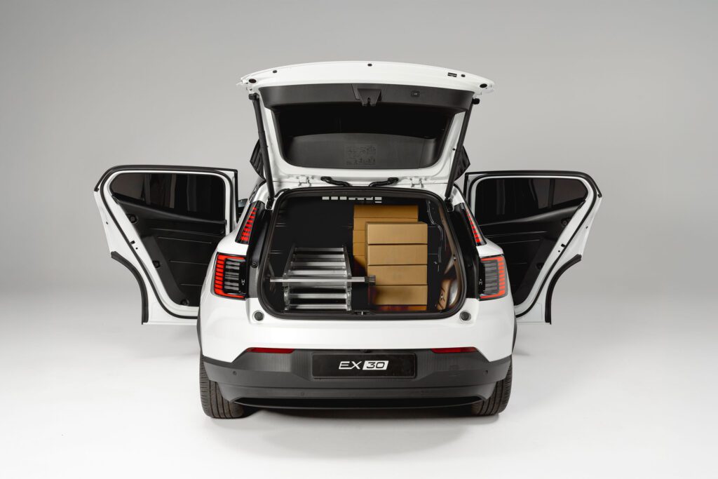 Volvo Car UK launches electric EX30 Cargo van for fleets插图