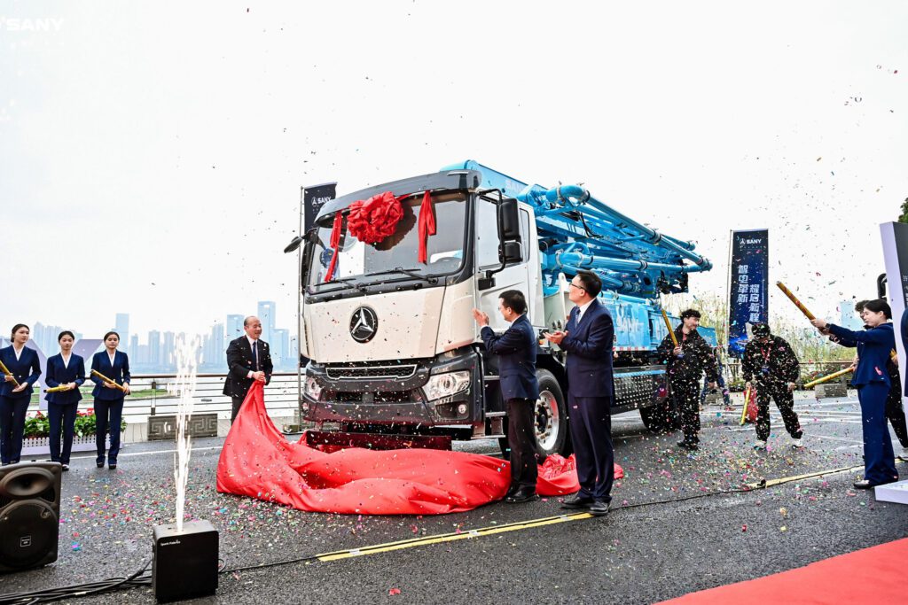 Sany launches world’s first intelligent hybrid pump truck插图