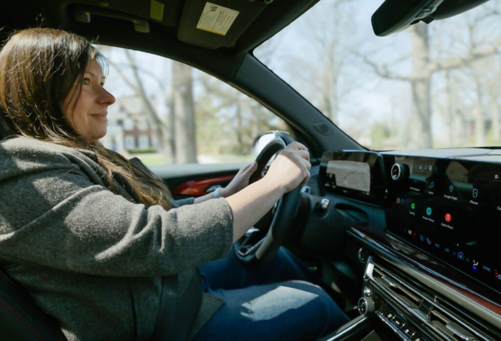 GM outlines tech and funding push on distracted driving插图