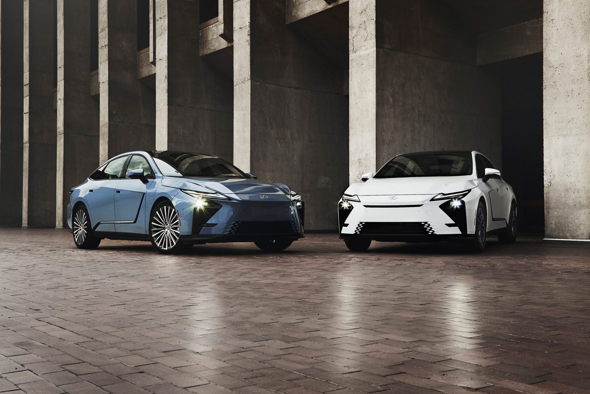 Lexus ES 350h hybrid joins new battery-electric ES range