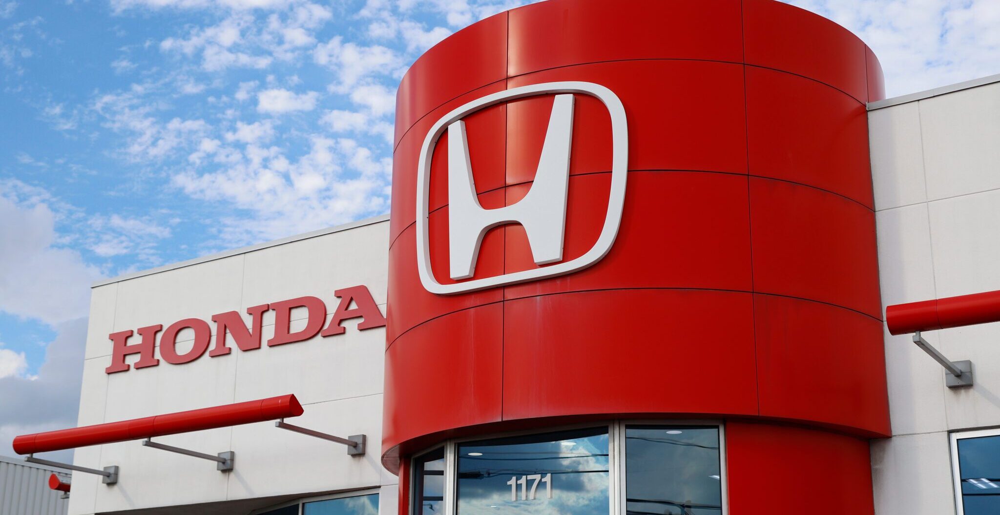 Honda scraps Canada EV mega-hub plans, pivots to hybrids