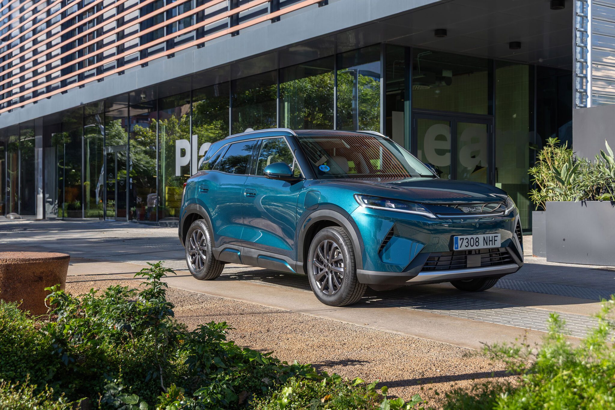 BYD opens UK orders for ATTO 2 DM-i plug-in hybrid