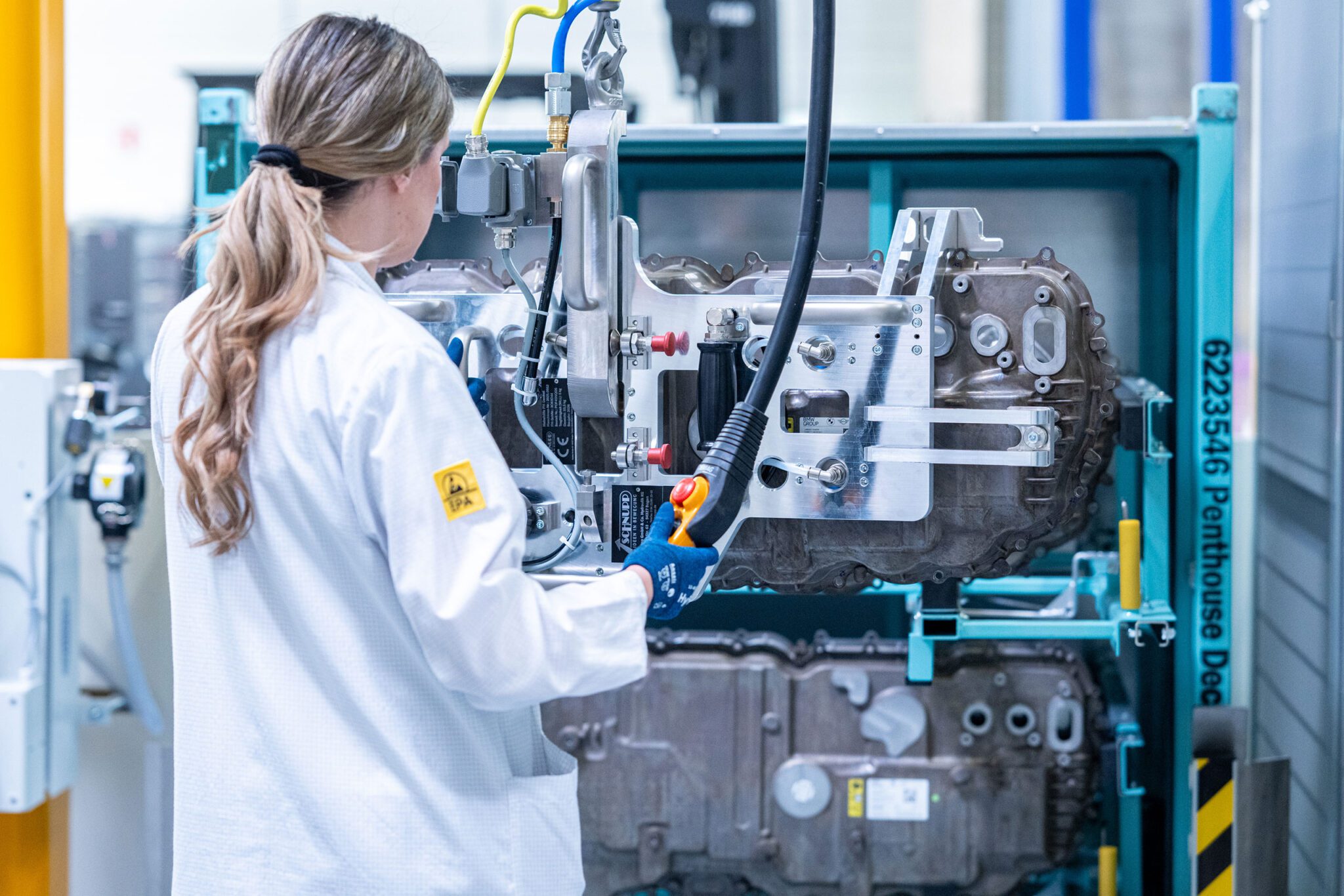 AutoWireDaily — BMW starts production of iX5 Hydrogen Energy Master