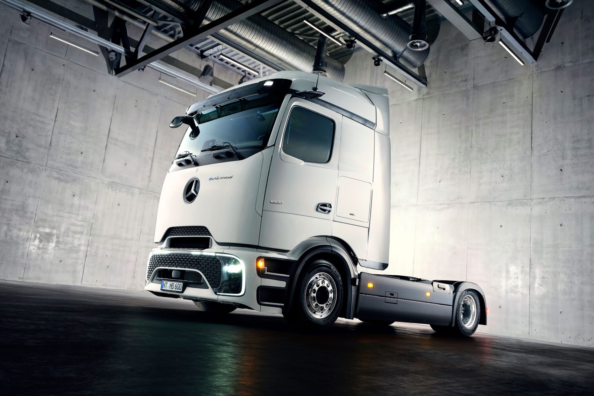 Mercedes-Benz Trucks adds Lowliner to eActros range