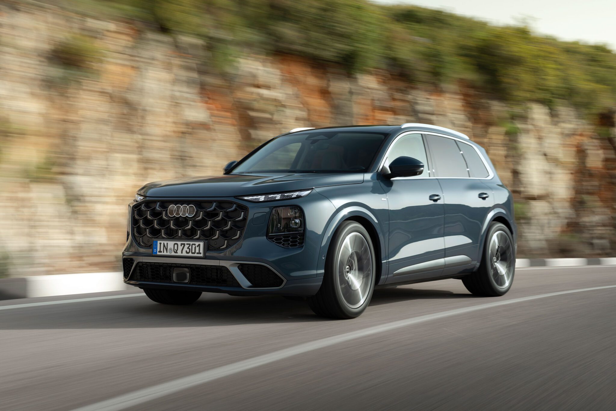 Third-generation Audi Q7 revealed with MHEV plus diesel